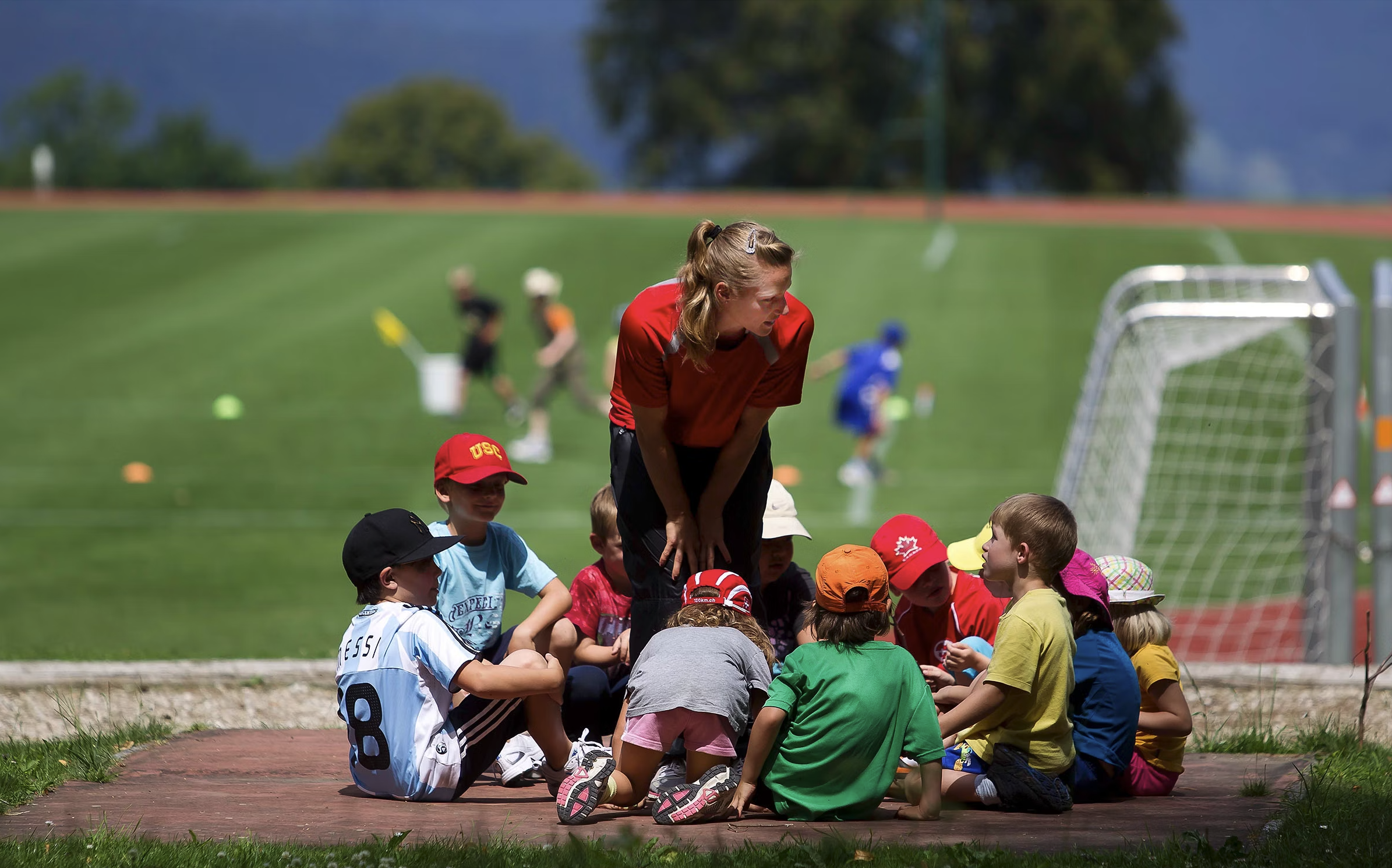 Kinder, die an J+S-Aktivitäten teilnehmen, bleiben auch im Erwachsenenalter eher aktiv. — © BASPO
